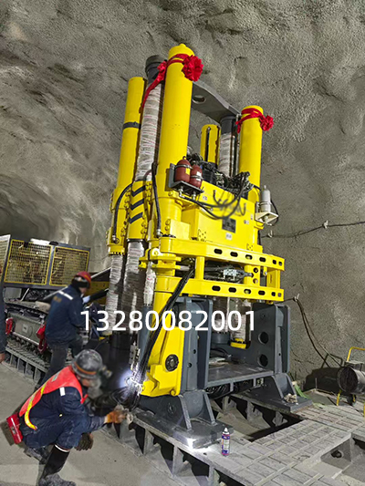 贵阳5米直径反井施工中..