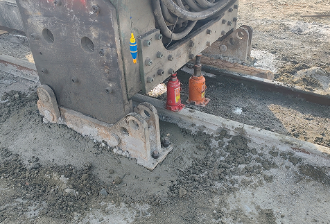 致敬天井钻机操作工